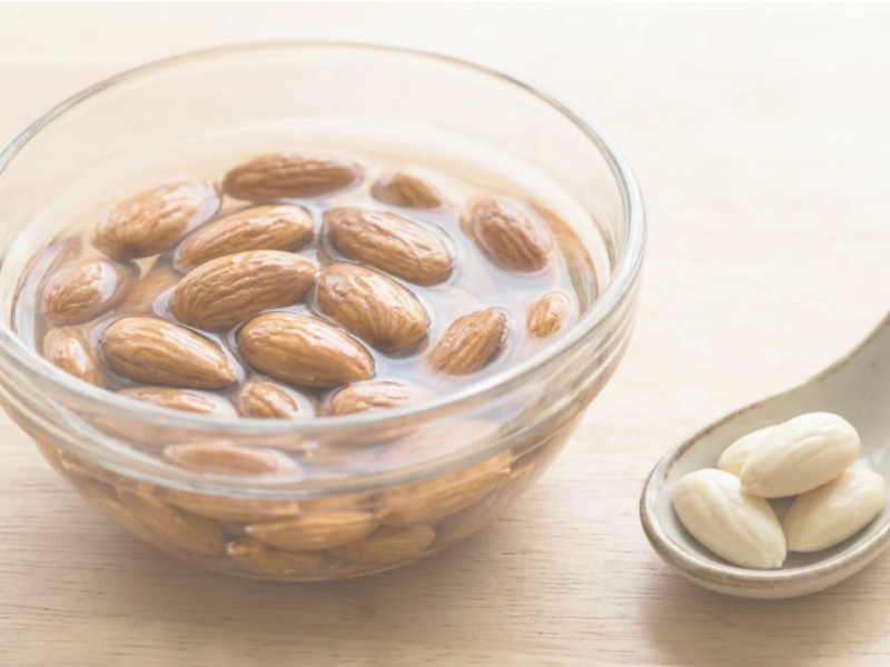 Top 7 Benefits of Soaked Almonds